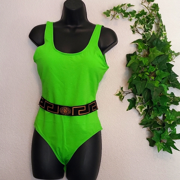 Versace - Picture 3 of 5